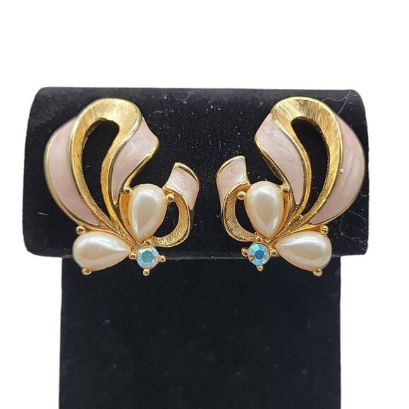 Trifari Pink Ribbon Clip On Earring 1990s Faux Pearl Aurora Borealis Rhinestone - Picture 8 of 15